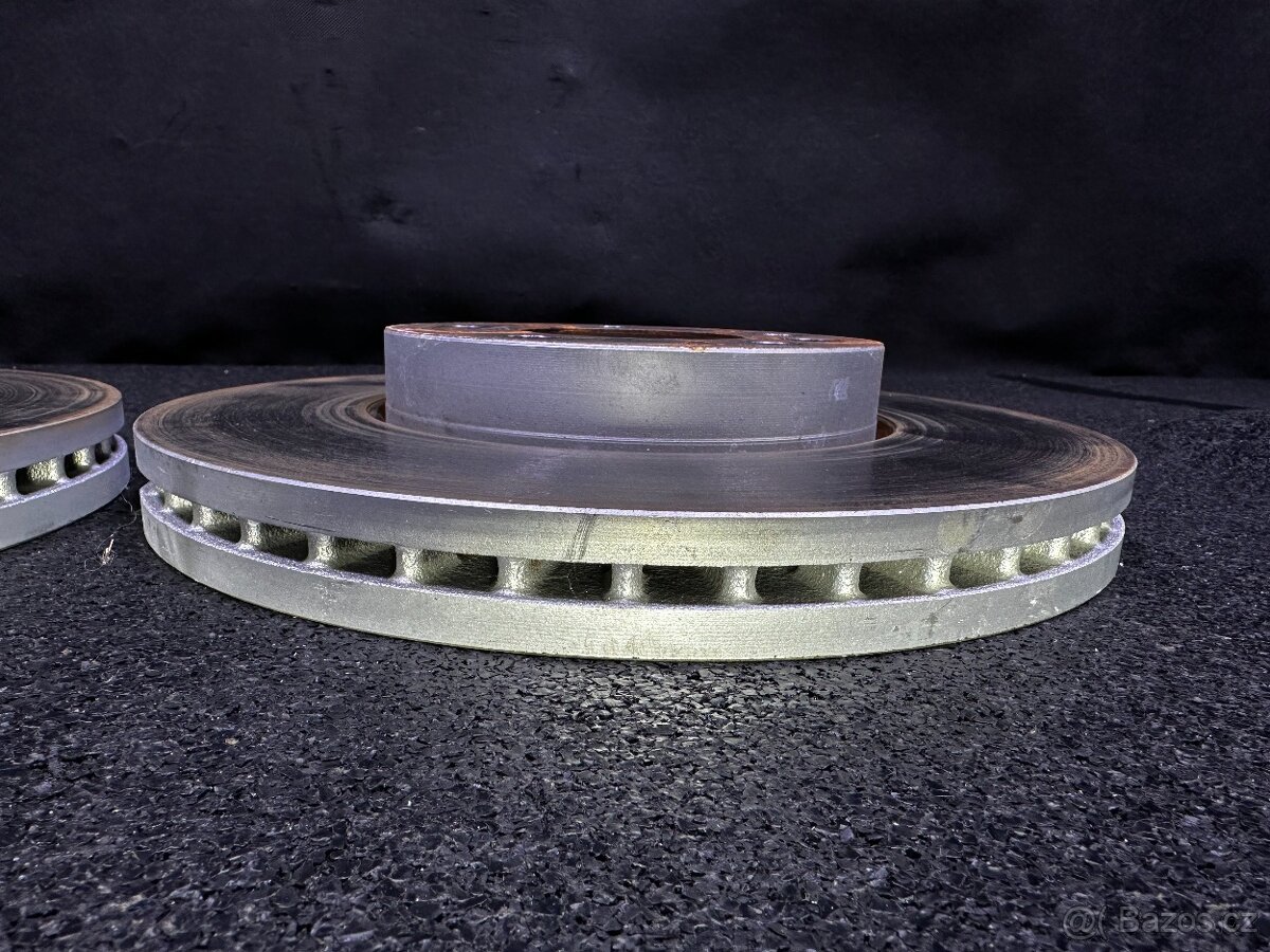 VW Transporter T6 T6.1 Brzdy komplet Kotouce Desticky - 12