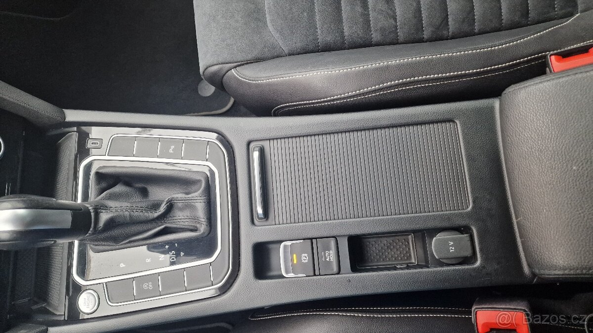 Volkswagen Passat - 12