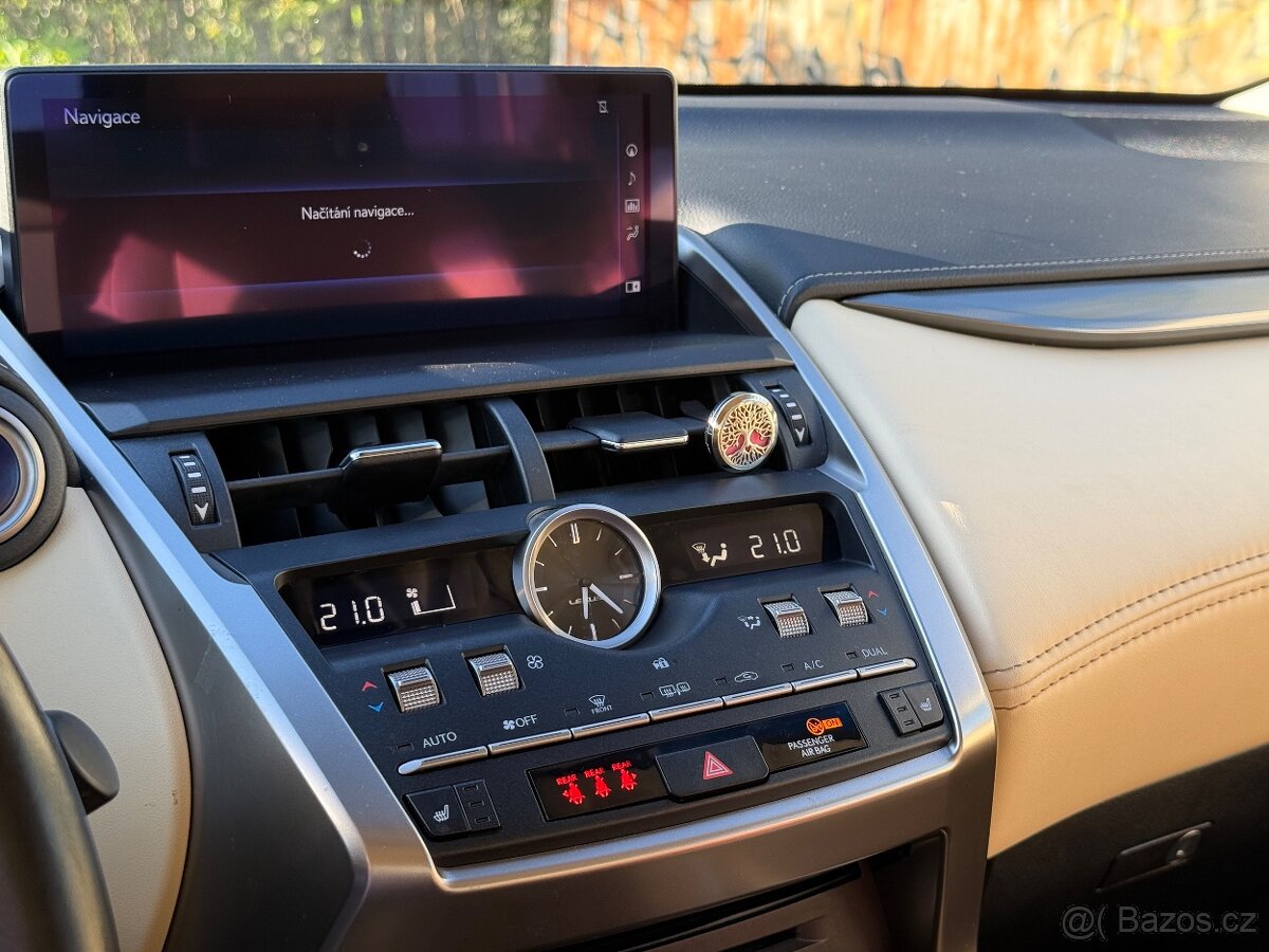 Lexus NX 300h - 12