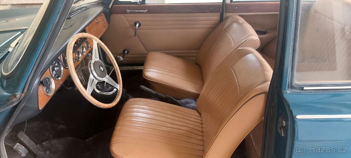 Triumph Herald 13/60 Saloon - 12