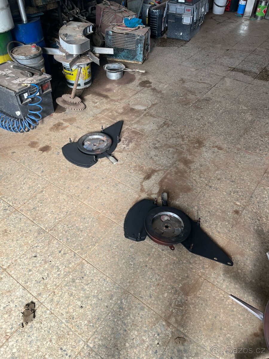 Prodám rozmetadlo průmyslových hnojiv Kverneland Execta-TL - 12