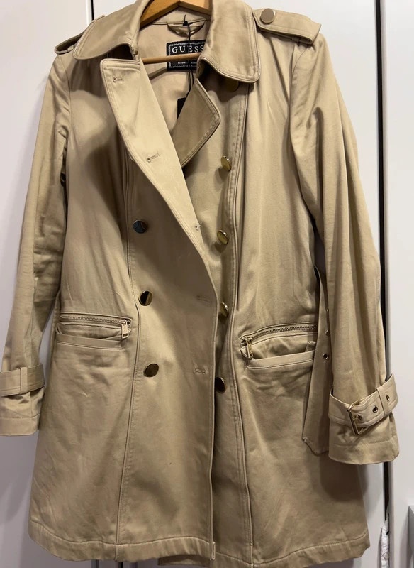 Nádherný camel trenchcoat zn Guess S - 12