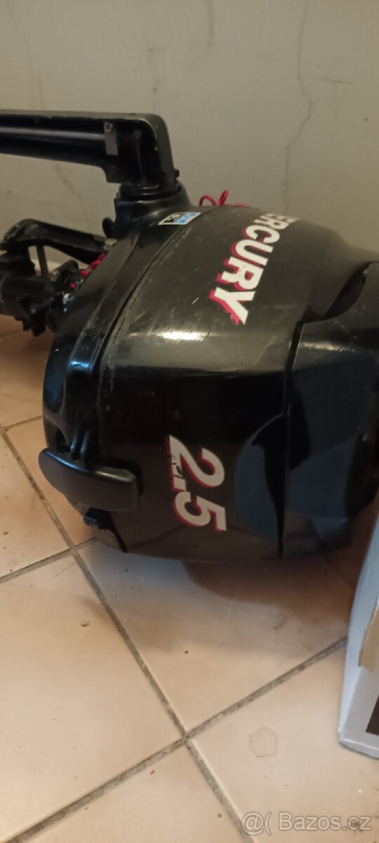 Rybářská loďka s motorem Mercury 2,5HP - 12