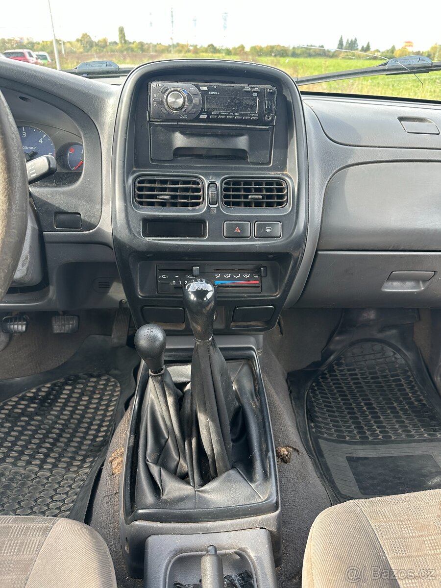 Nissan Double Cab 2.5 TDi 98kw, ČR,tažné,nová STK do 10/2027 - 12