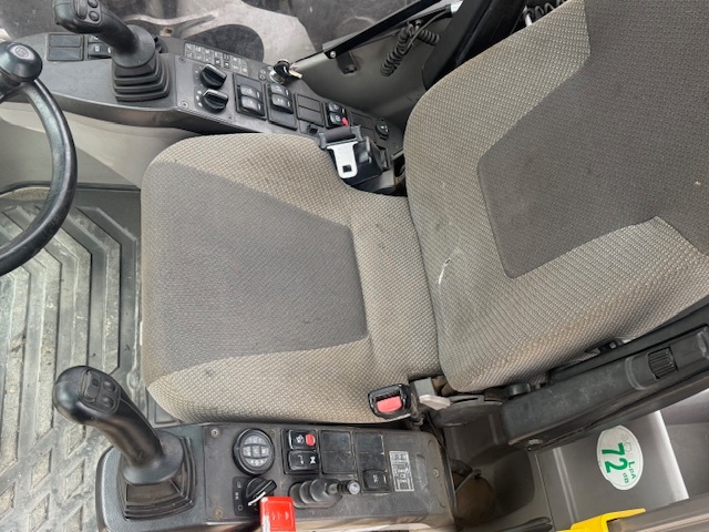 Kolový bagr Volvo EW140C - 12