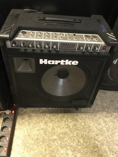 Baskytara SQUIER 4 a 5 a combo Peavey TKO, Roland atd. - 12