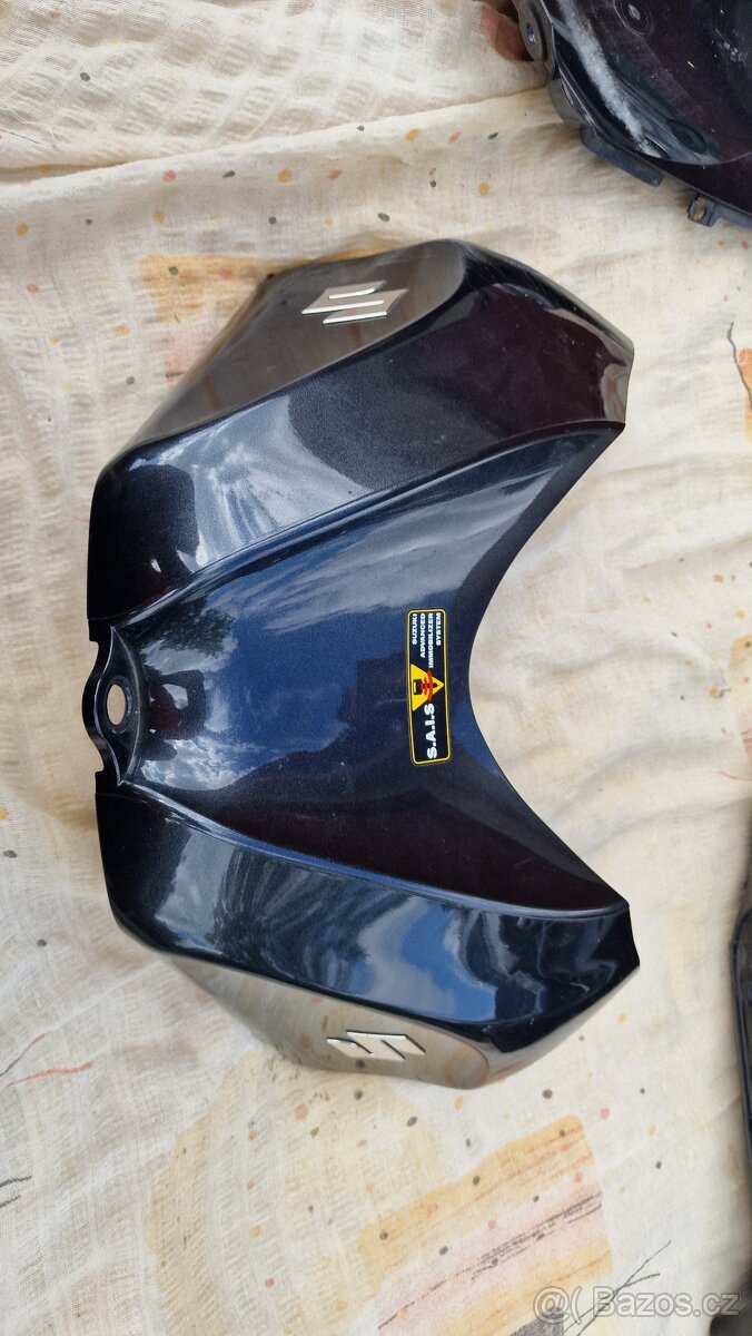 Prodám nahradní díly na Suzuki GSX-R 750 K7 - 12