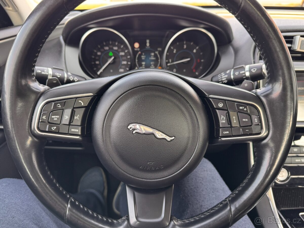 Prodám Jaguar XE 2.0D 132kw Max výbava HSE - Motor K.O. - 12