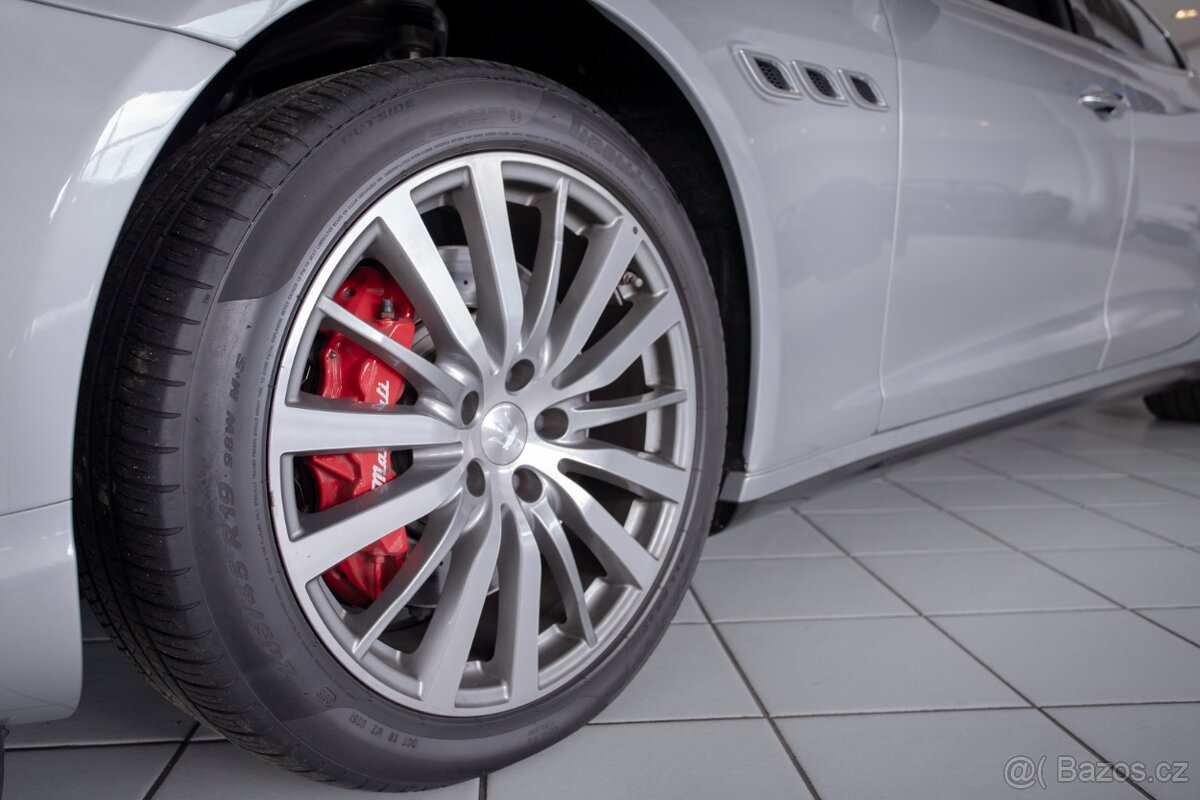 Maserati Quattroporte - 12