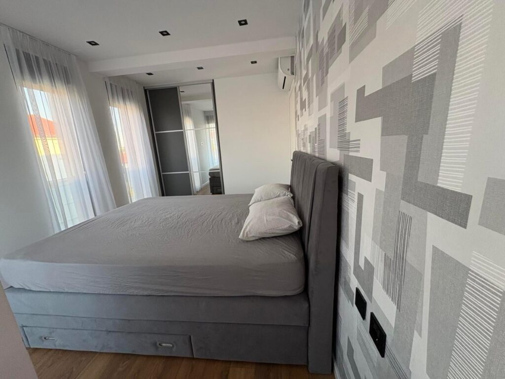 Chorvátsko-Moderný kompletne zariadený dom s bazénom - 12