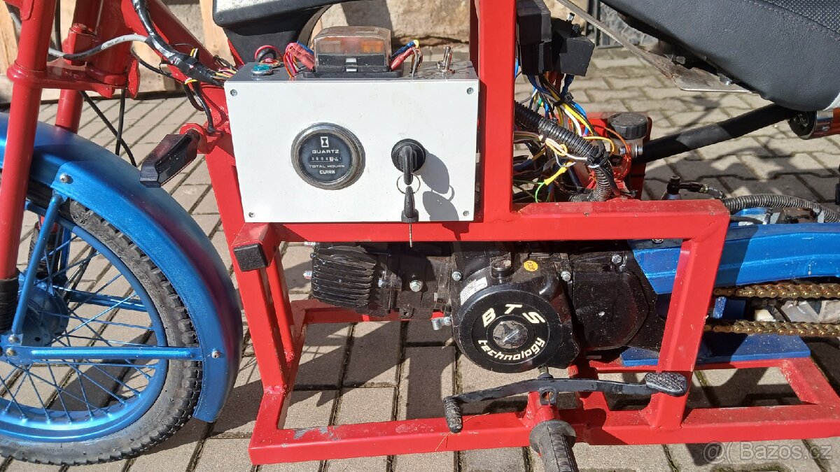 Motorová tříkolka, motokára - 12