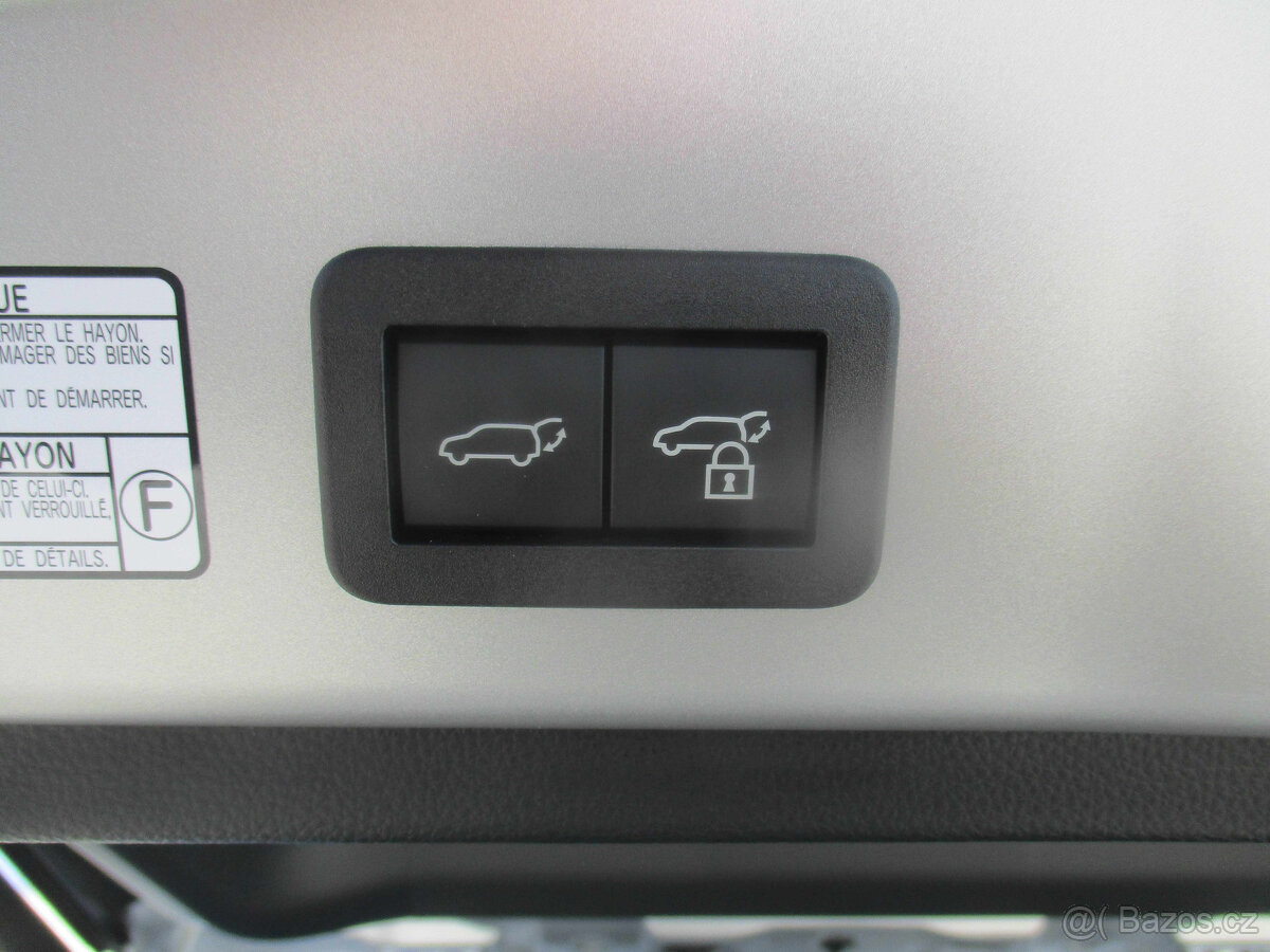 TOYOTA COROLLA CROSS AC STYLE TECH 2,0 HEV 4x4 DPH - 12