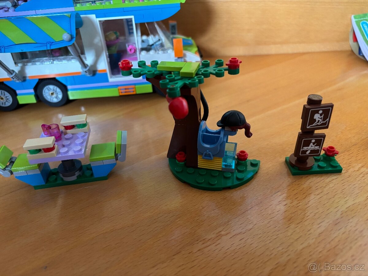 Lego Friends Mia a její karavan 41339 - 12