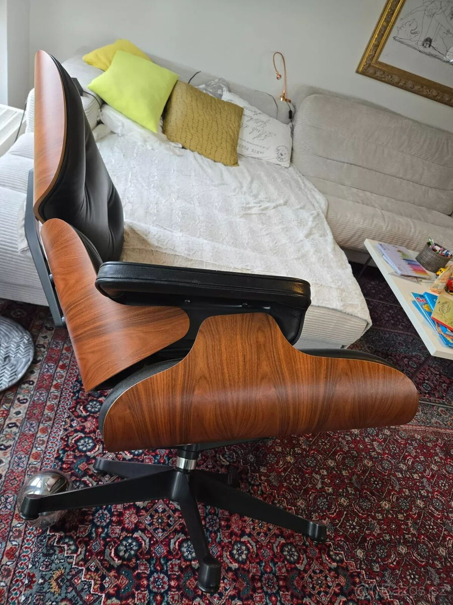 Křeslo a taburetka Vitra Eames - 12