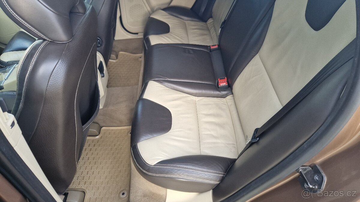 Volvo XC60 2,4D 120kW kůže - 12