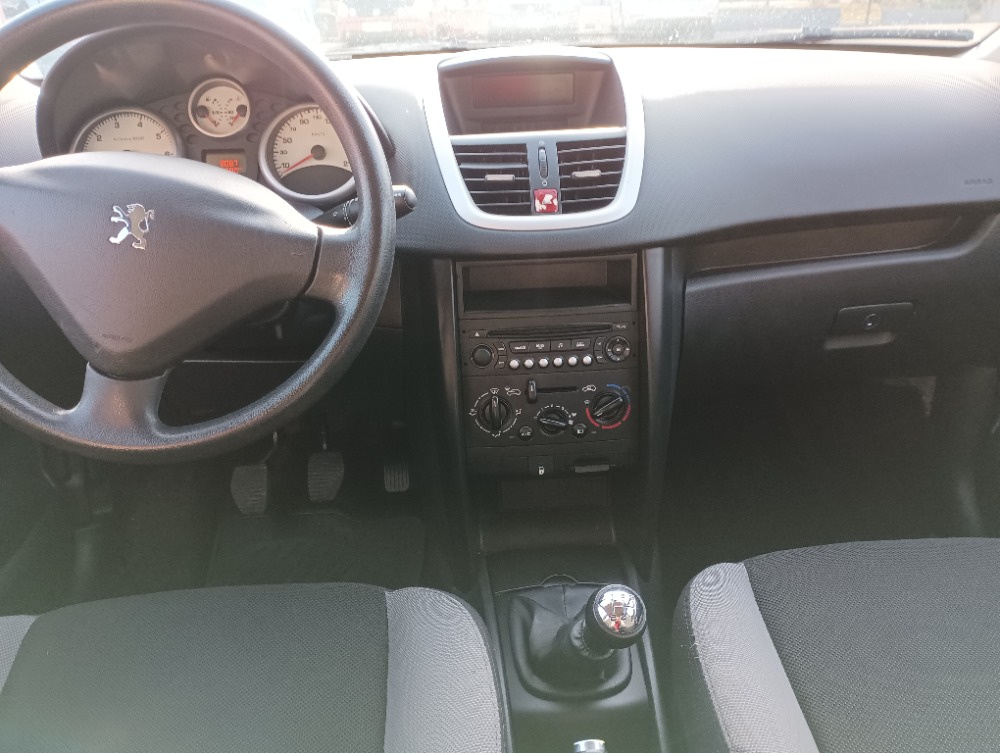Peugeot 207 1.4 - 12