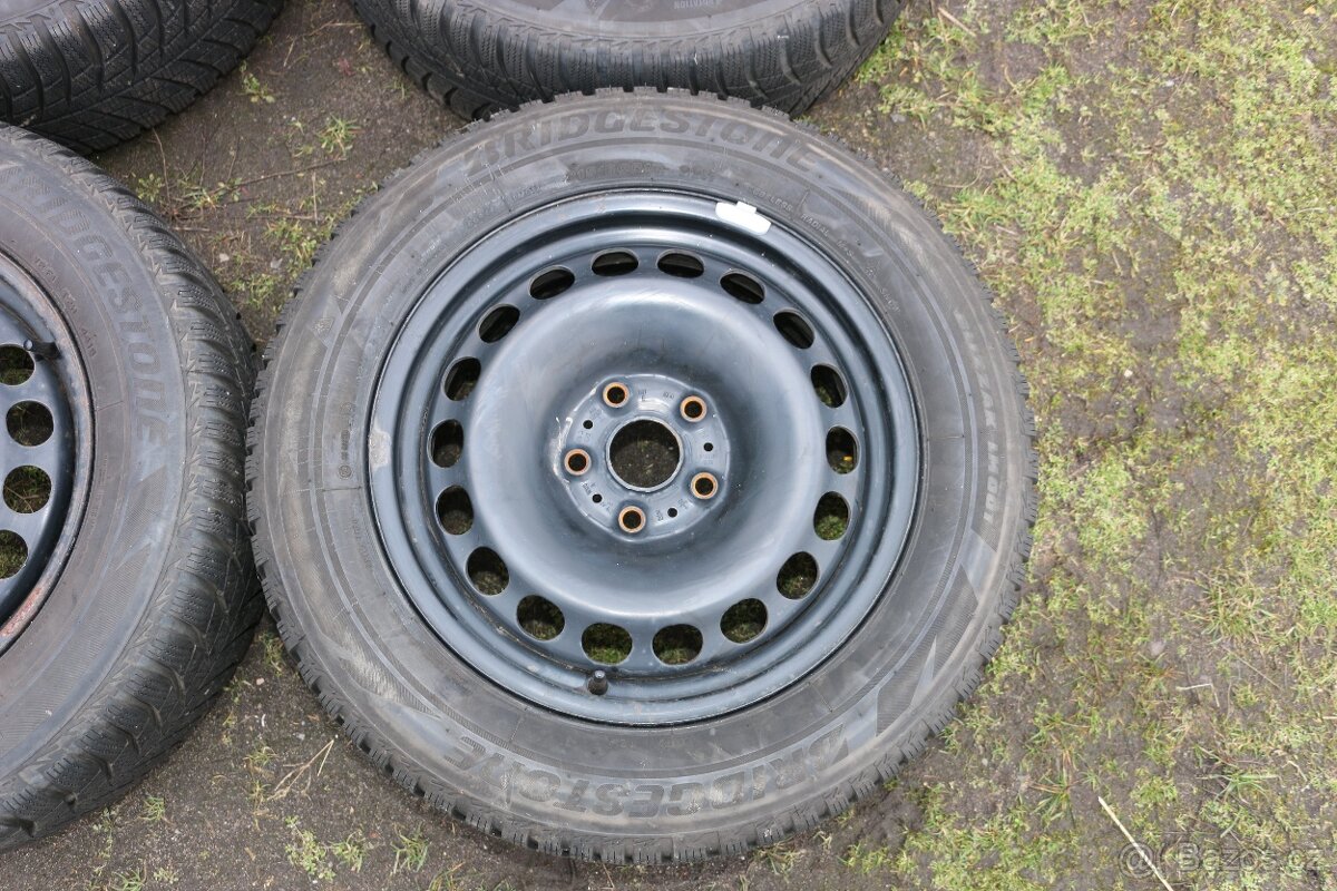Plechový disk VW Škoda zimní pneu Bridgestone 215/60 R16 - 12