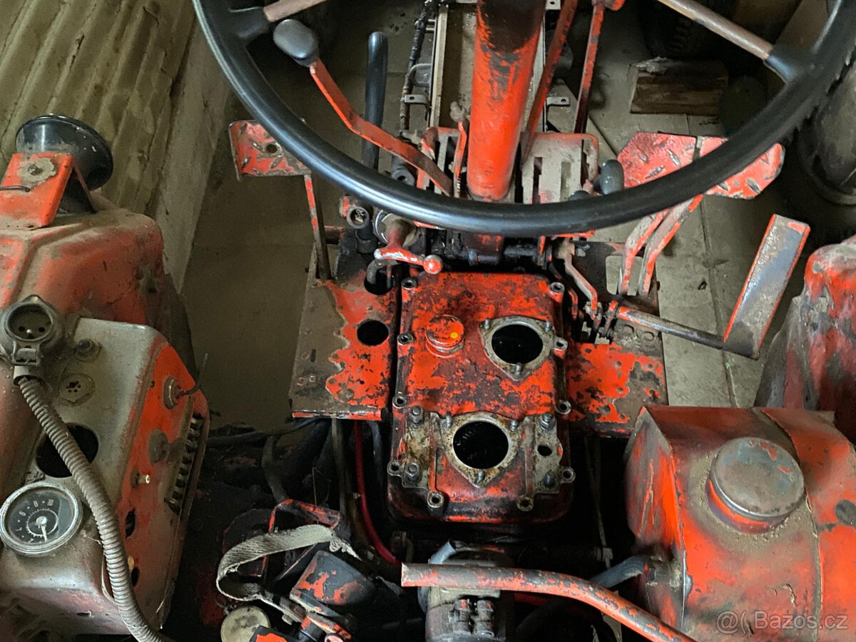 TRAKTOR RS09 4válec - 12