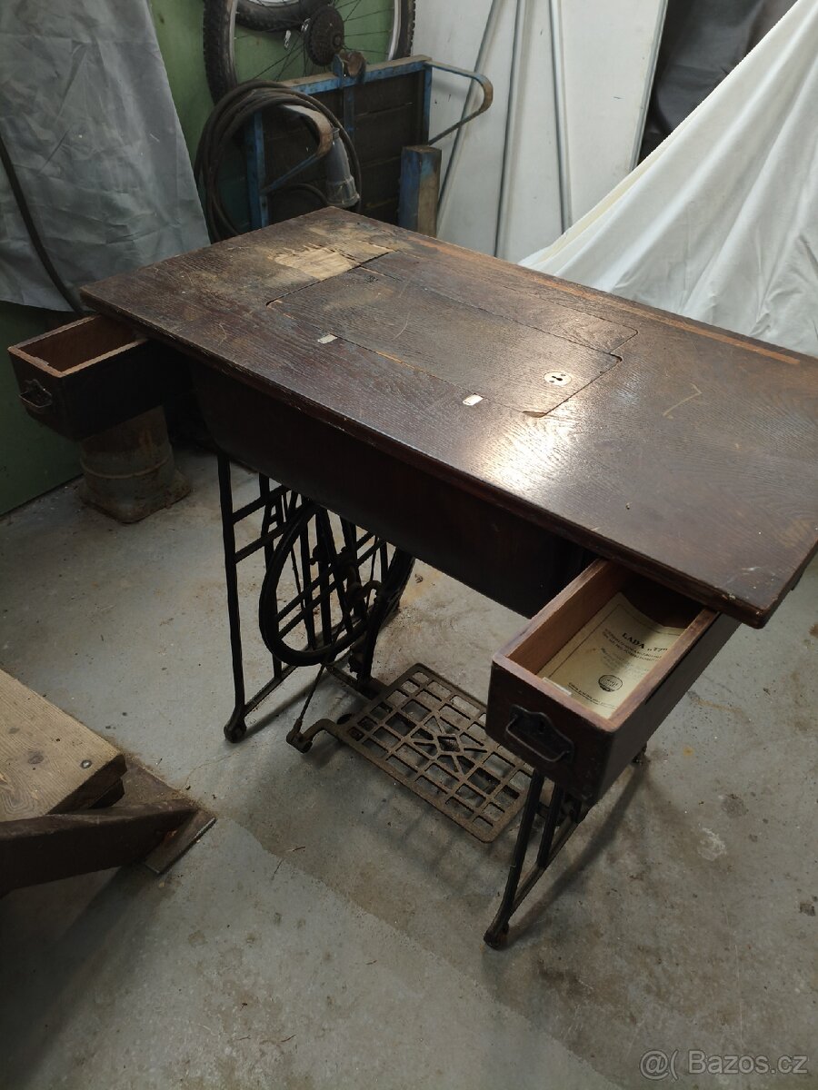 Šicí stroj Lada - 12