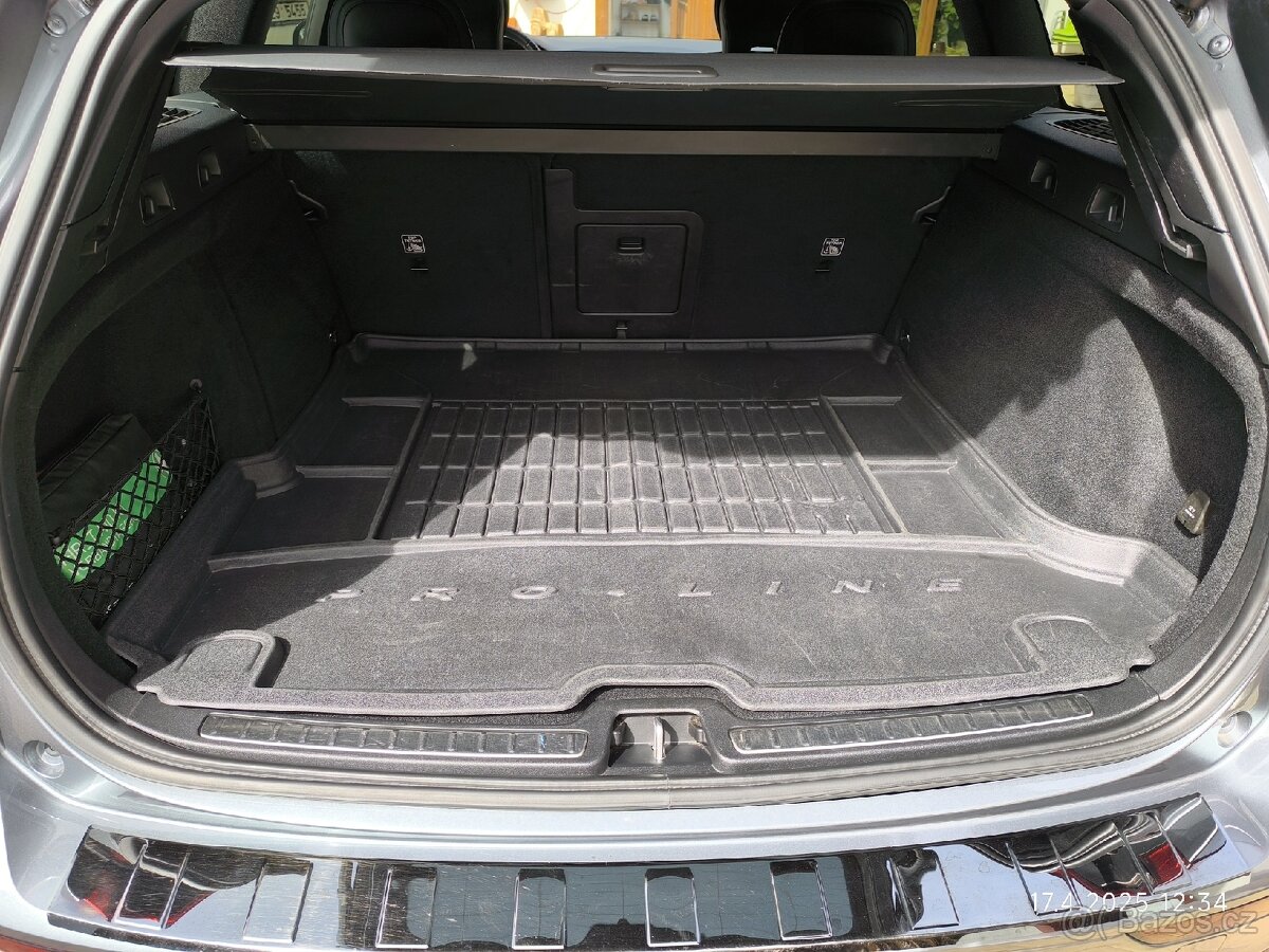 Prodáme Volvo V60 R-Design AWD B6 mildhibrid 183 kw ATM - 12
