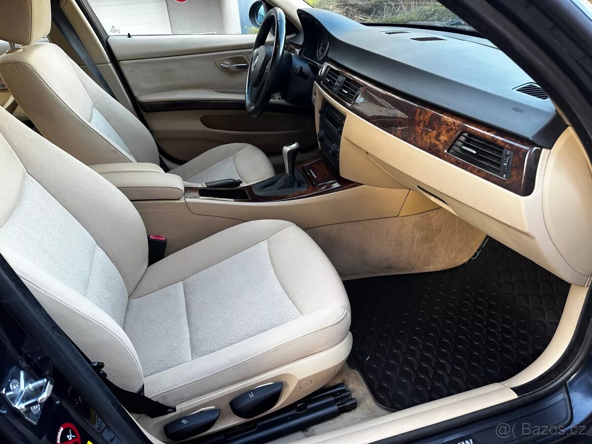 BMW E90 320i 110kW Xenony ALU R17 Tempomat El. tažné - 12