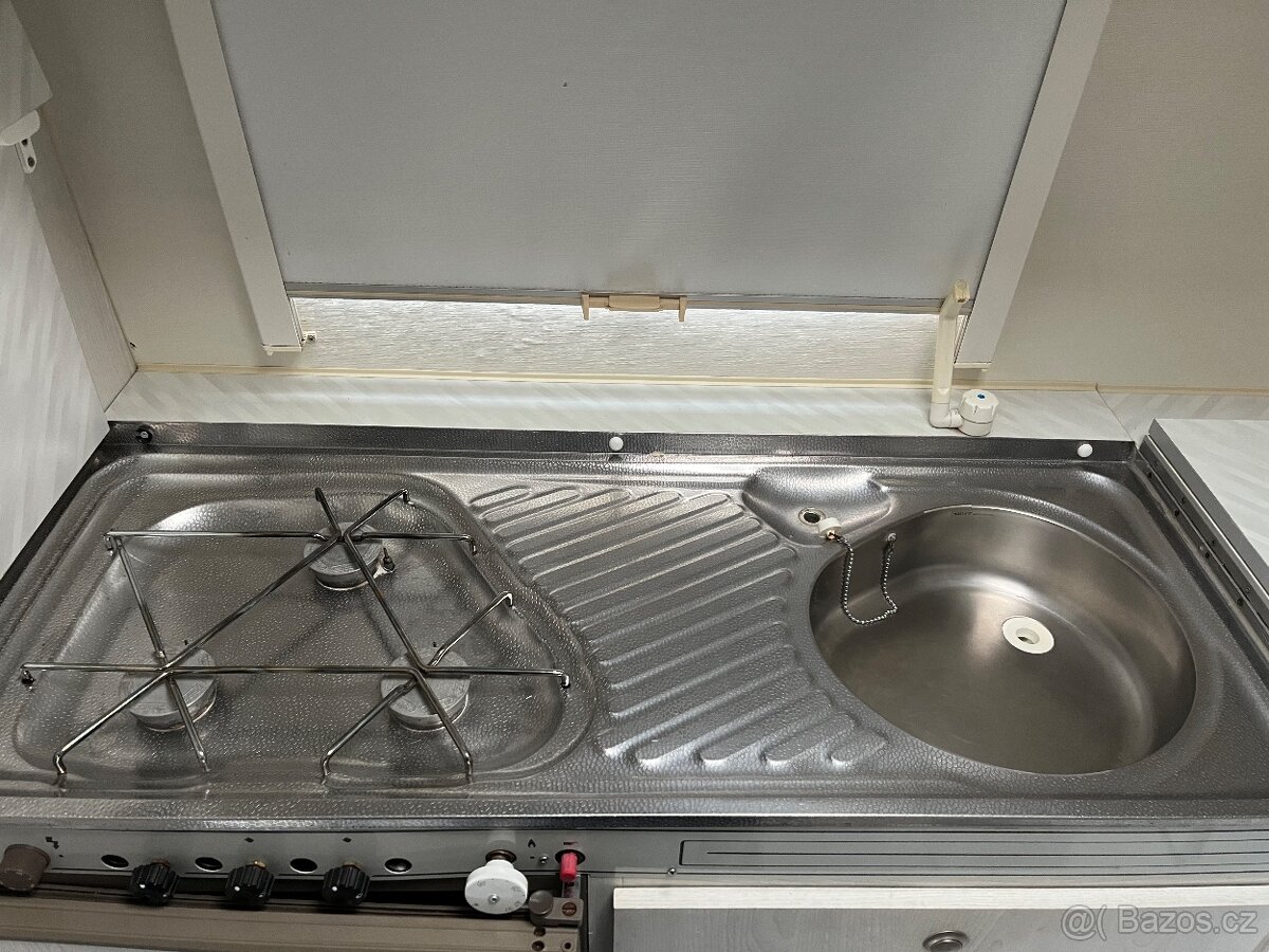 Karavan CHATEAU 380 - 12