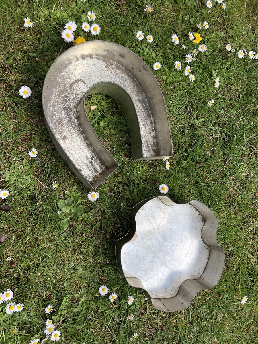 Dortové formy, pánve, nůžky, kuchyňské spotřebiče - 12