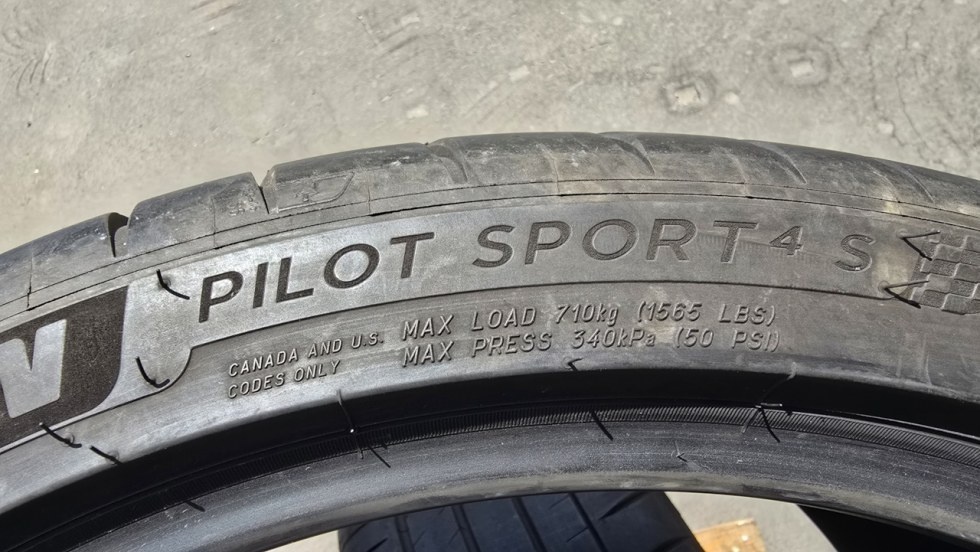 Letní pneu 255/35/19 Michelin - 12