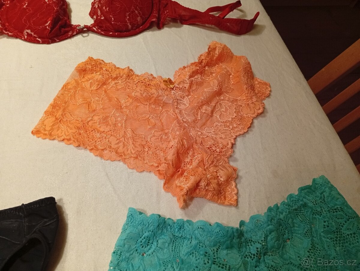 Prodám prádlo - 23 ks - vyřazené - 12