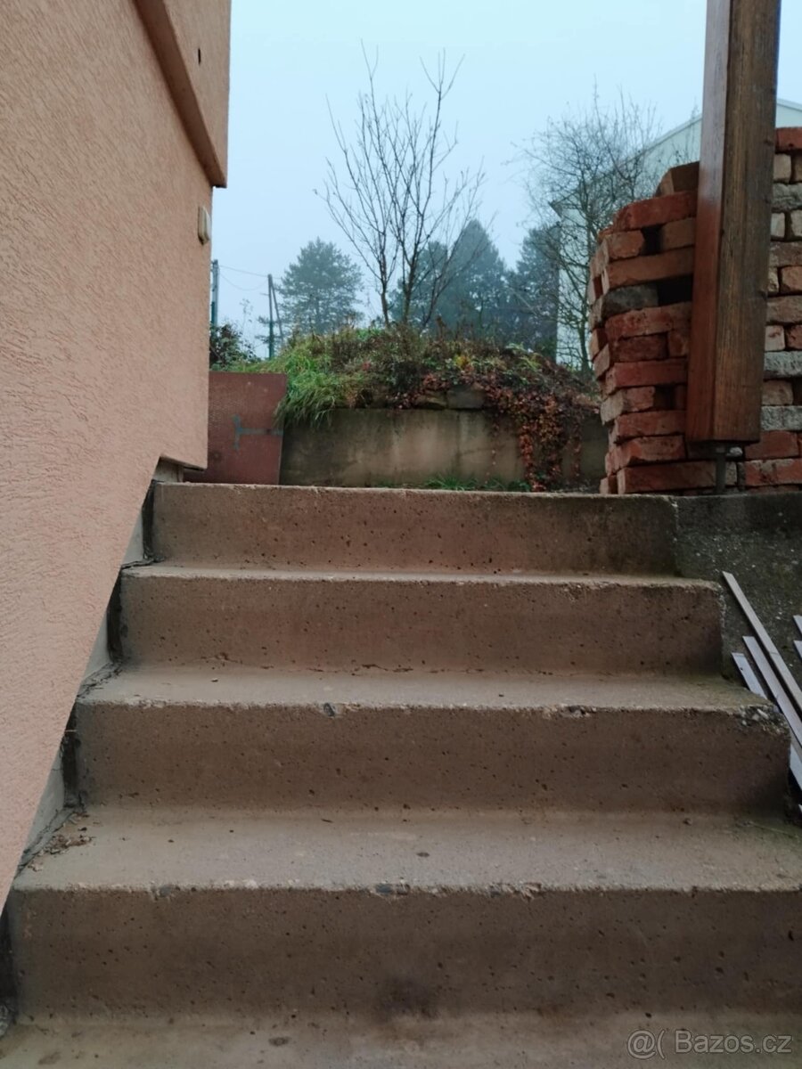 Pronajmu vybavený byt 2kk v Ježově se dvorem i zahradou - 12