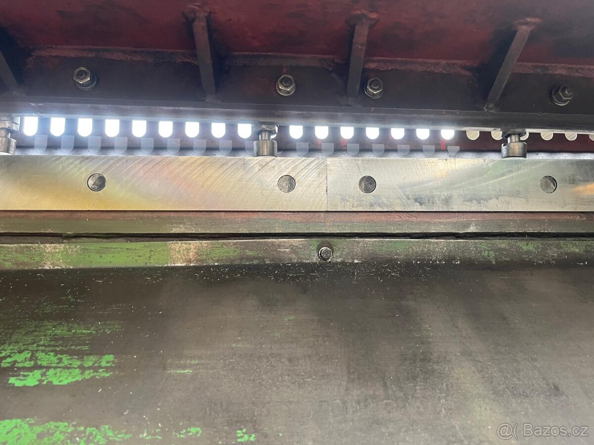 236. Tabulové nůžky NTE 2000/4 - 12