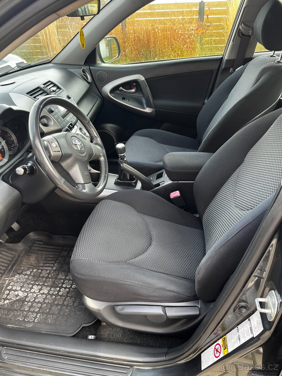 Toyota Rav4 2.2D 100kW, 4x4, SUV, Manual - 12