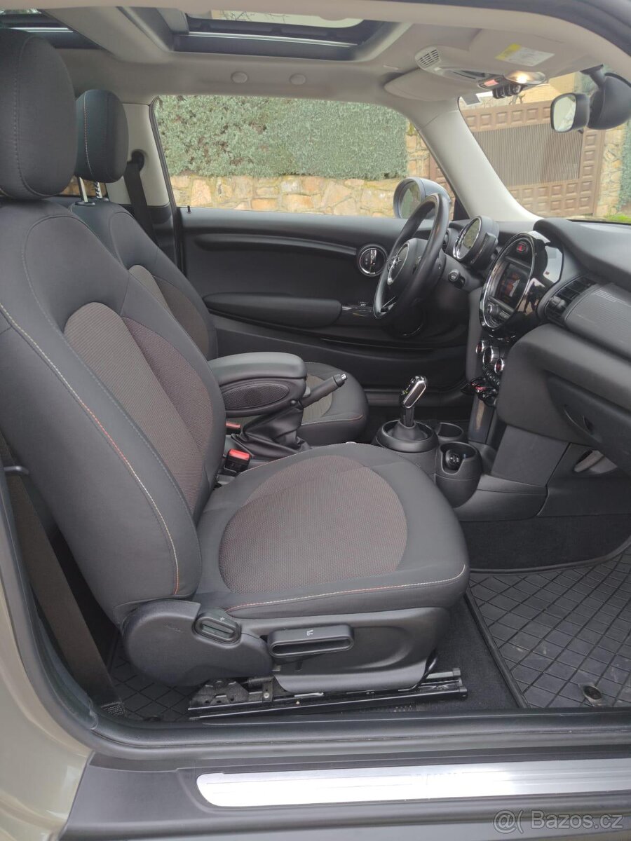 Mini Cooper – automat – panoramatická střecha - 12
