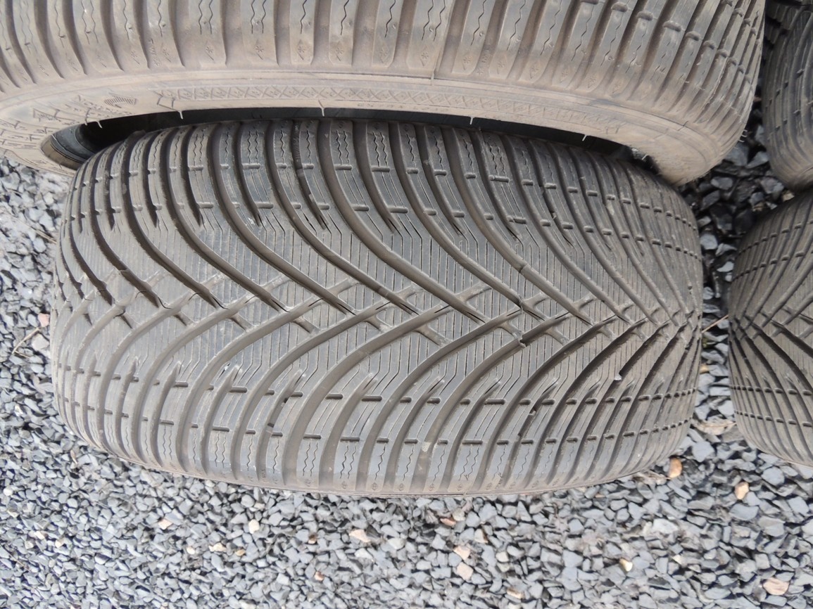 4ks zimních pneu Kleber 225/40/18 HP3,dot 31/24,7,5-8mm - 12