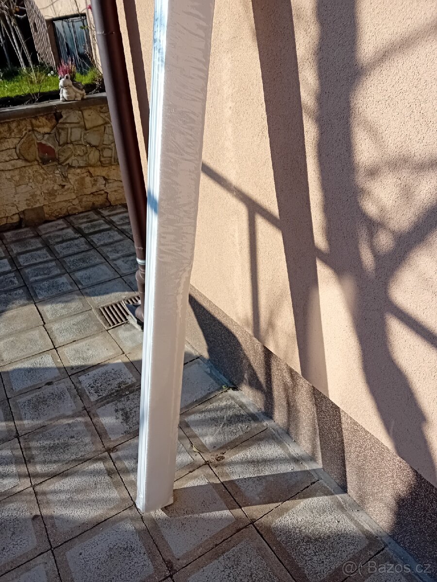 Bíle shrnovací dveře - 12