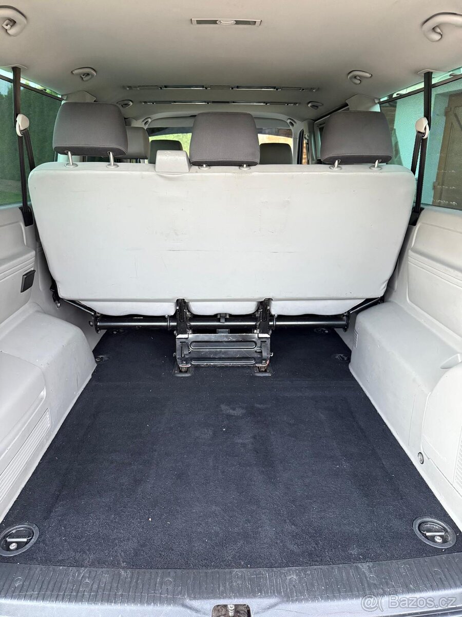 Volkswagen Transporter Caravelle T5.1 Long - 12