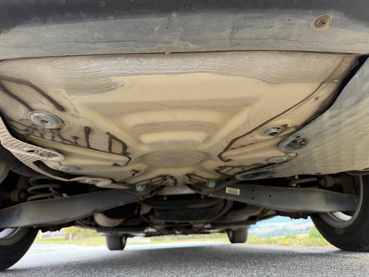 Škoda Octavia II Elegance 1.6MPi sedan - 66tis KM - 12