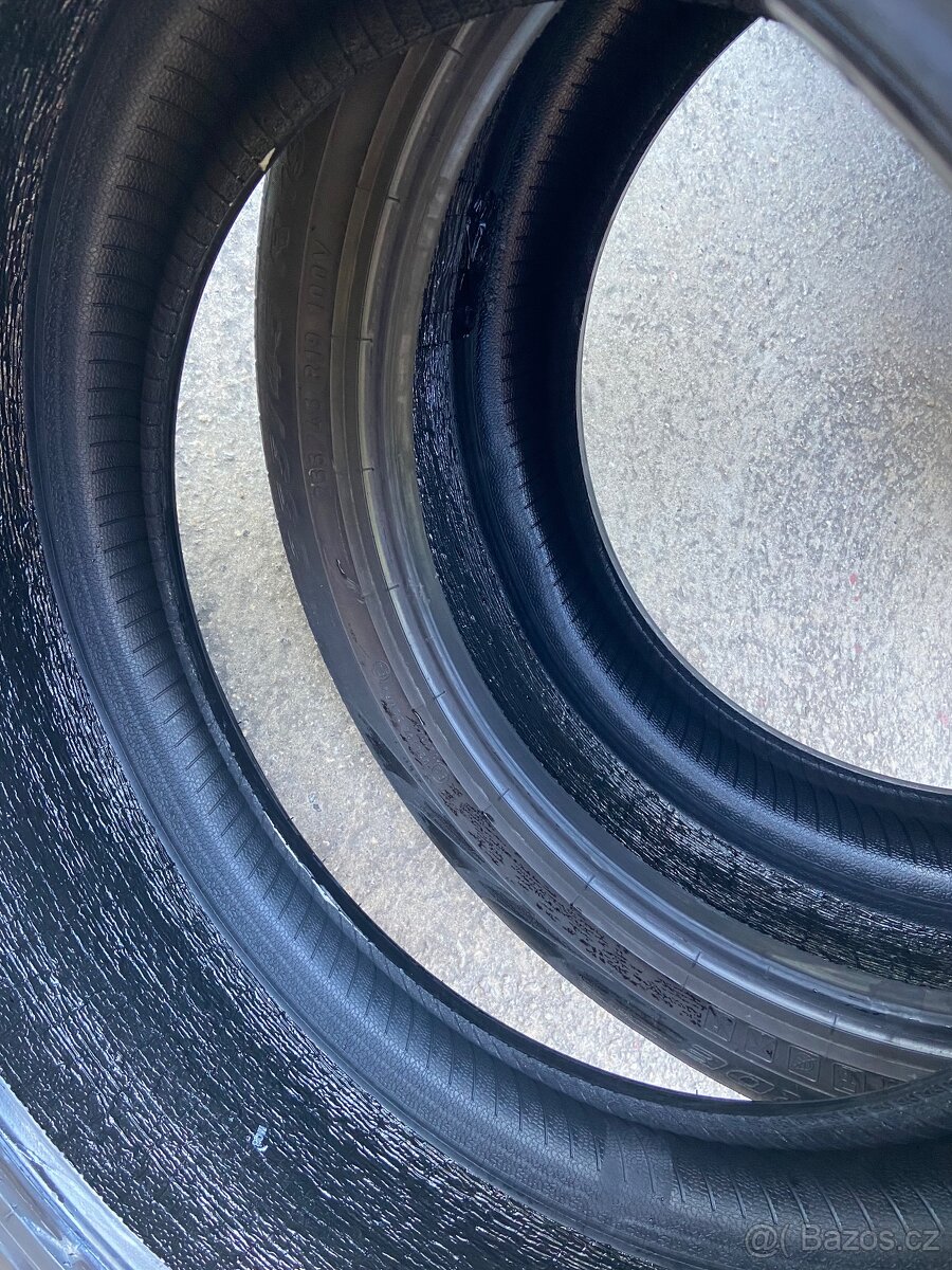 Pneu Pirelli 255-45-19 - 12