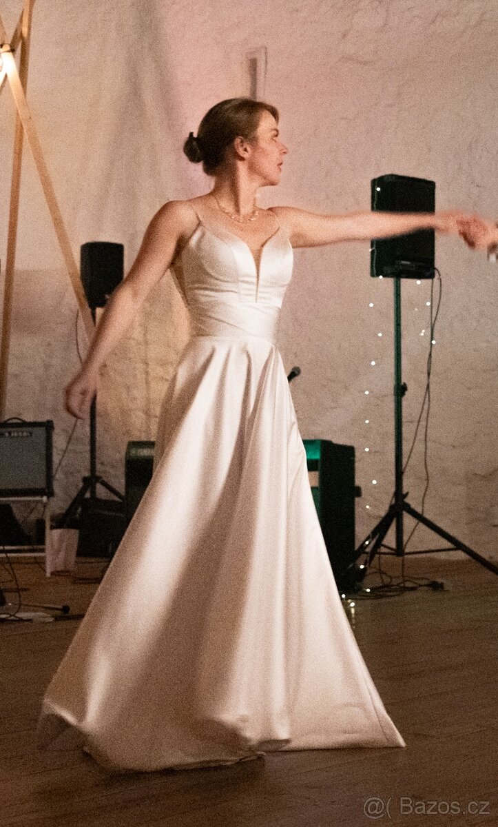 Svatební saténové šaty - 12