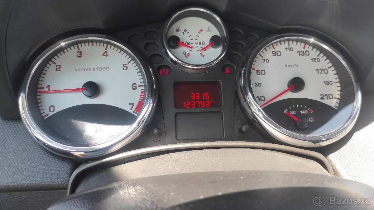 Peugeot 207 1,4 VTi benzín 70kW - 12