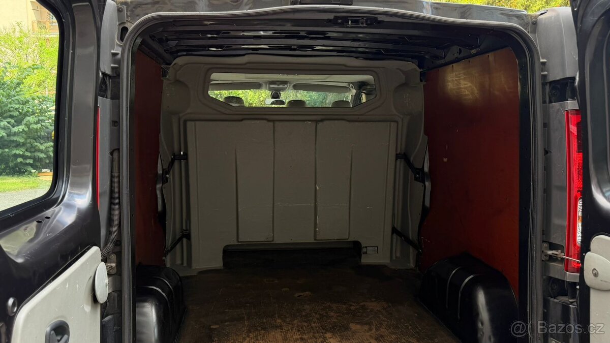 Opel Vivaro, rok výroby 2015. - 12