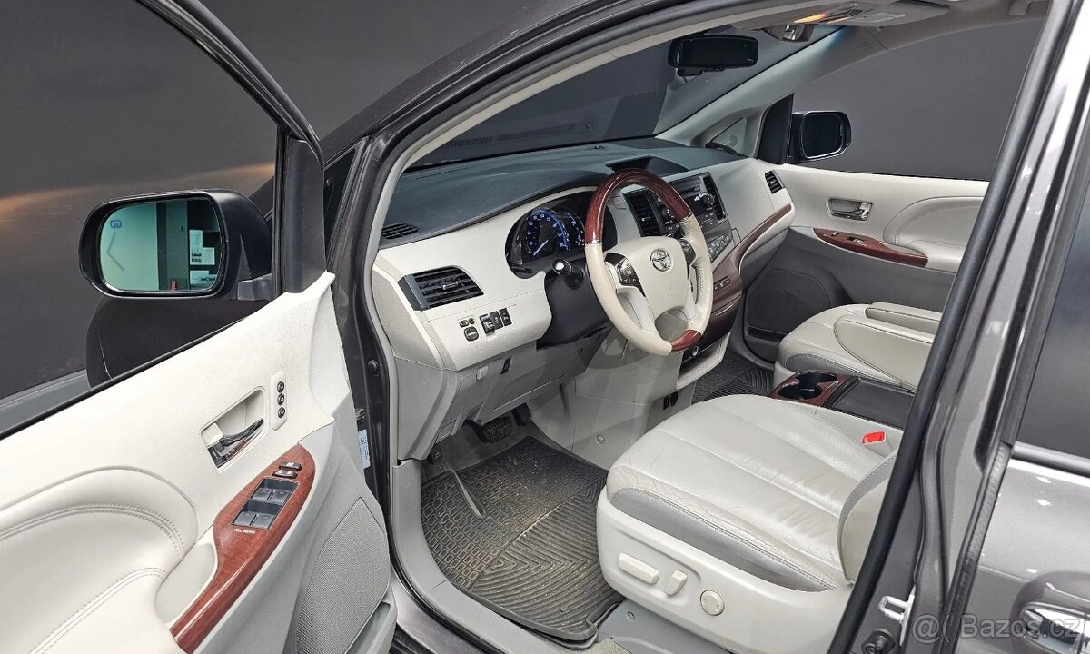 2012 TOYOTA SIENNA LIMITED - 12