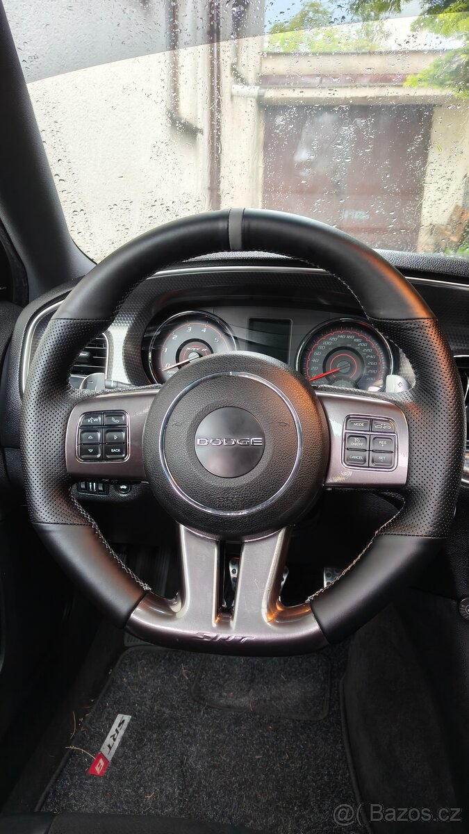 Dodge Charger 6,4 V8 HEMI SRT8 - 12
