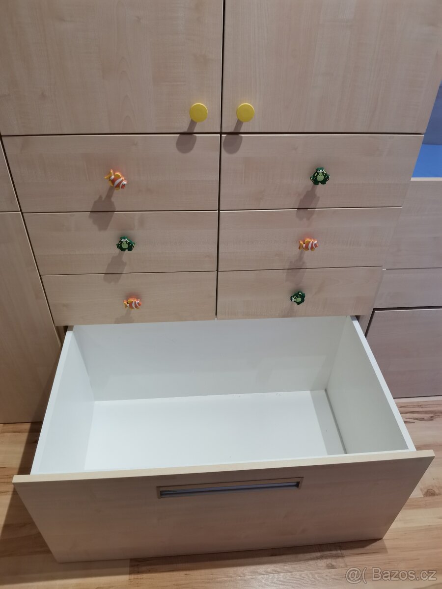 Nábytek do dětského pokoje - set skříně a palanda - 12