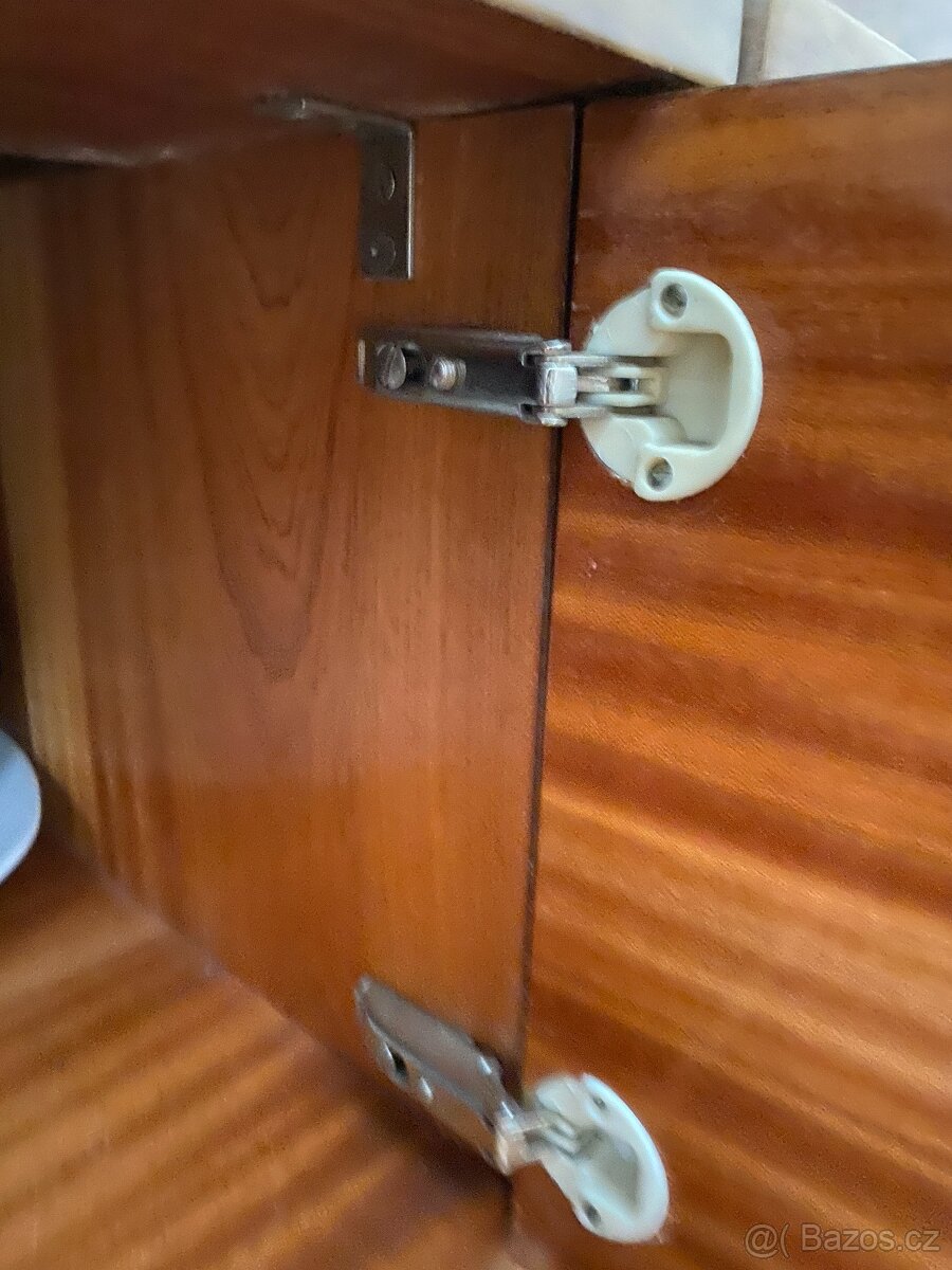 Starožitná obývací stěna, ořechová dýha + masiv - 12