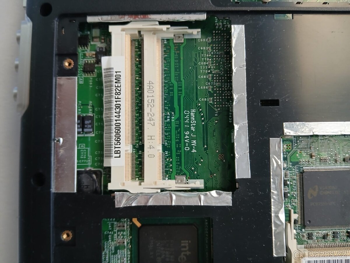 Acer TravelMate 2300 – notebook na náhradní díly / bez HDD - 12