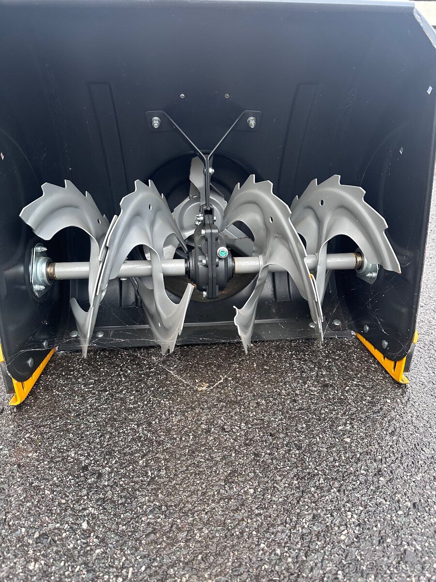 Sněhová fréza STIGA - 12