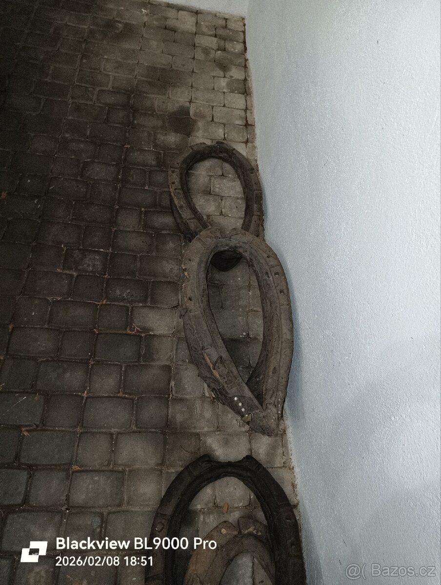 Prodám staré koňské chomouty – 4 ks. - 12