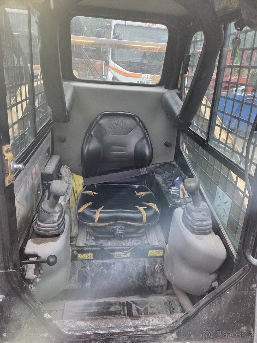 Caterpillar 257B pásový nakladač - 12