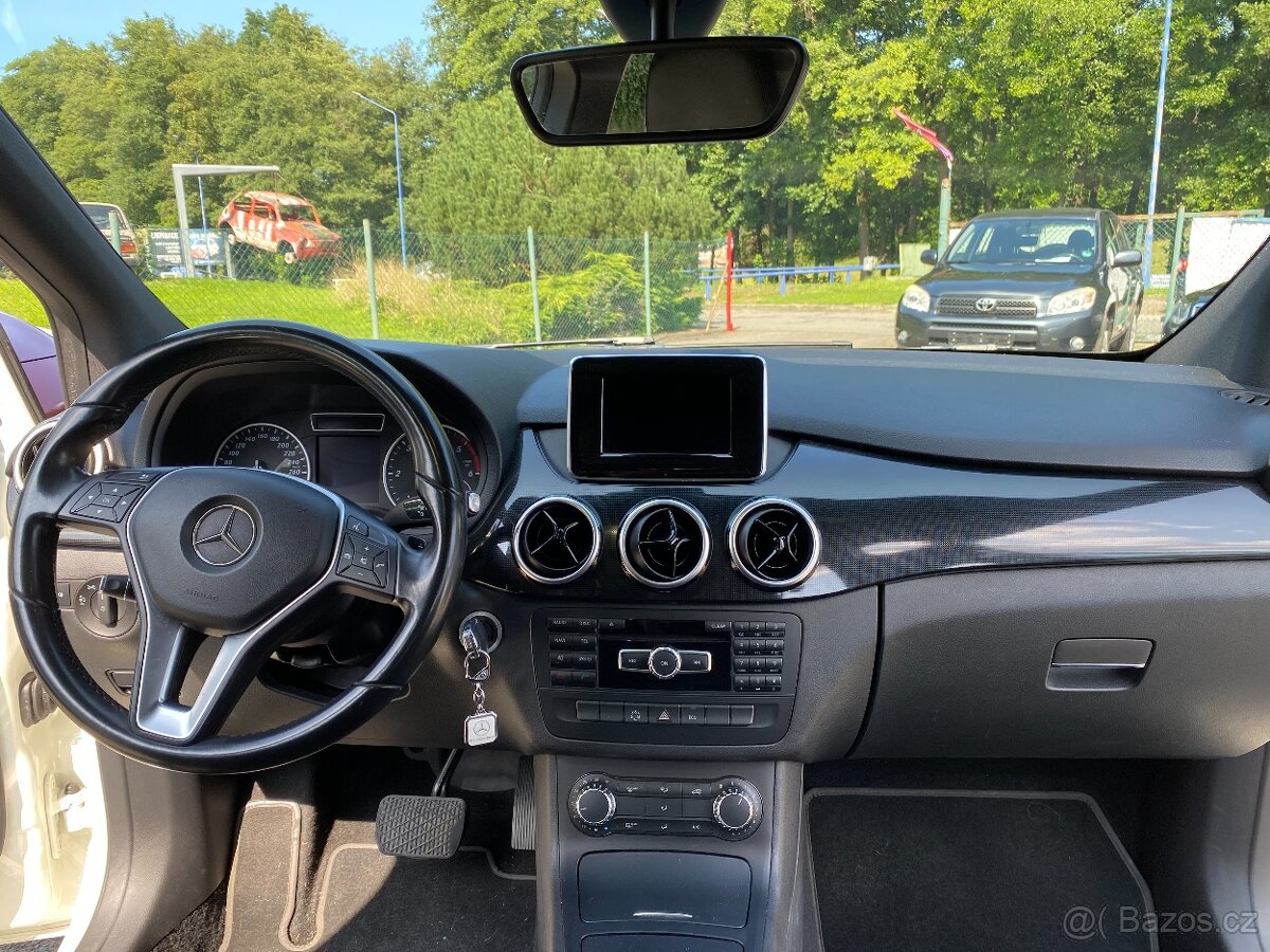 MERCEDES BENZ B 180 CDi - 12